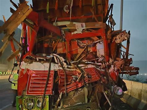 Mumbai-Pune expressway accident: 3 killed, 8 injured