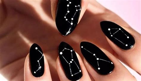 6 Chicest Black Nail Art To Try - lifeberrys.com