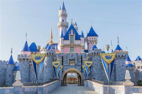 Disneyland - Anaheim's Magic Kingdom | TouristSecrets
