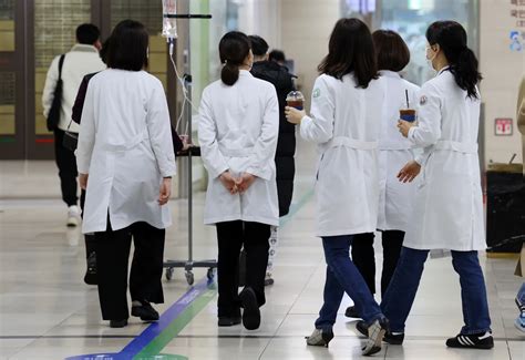 韩国“医学院招生增65%”惹怒实习医生罢工 政府下令复工作 ＊ 阿波罗新闻网