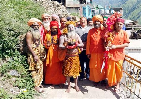 भरमौर से मणिमहेश रवाना हुई दशनामी अखाड़ा चम्बा की पवित्र छड़ी - holy ...