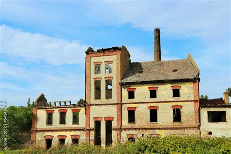 Old Building 的图像结果