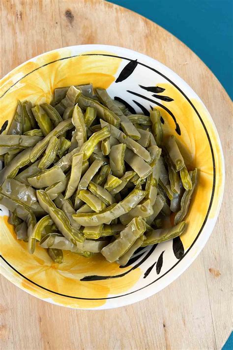 How to Cook Nopales (Tender and Delicious) - LatinasQueComen