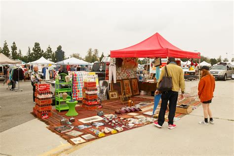 Vendors, Vintage, Victorian Decor: Inside Santa Monica's Antique Market ...