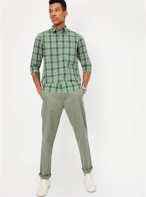 Buy Men Solid Slim Fit Stretch Chinos Online at just Rs. 1399.0 ...