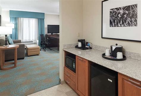 HAMPTON INN & SUITES ST. LOUIS AT FOREST PARK (Saint Louis) - Hotel ...