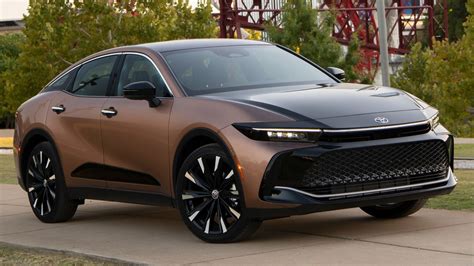 2023 Toyota Crown: Average Used Pricing And What You Get For The Money