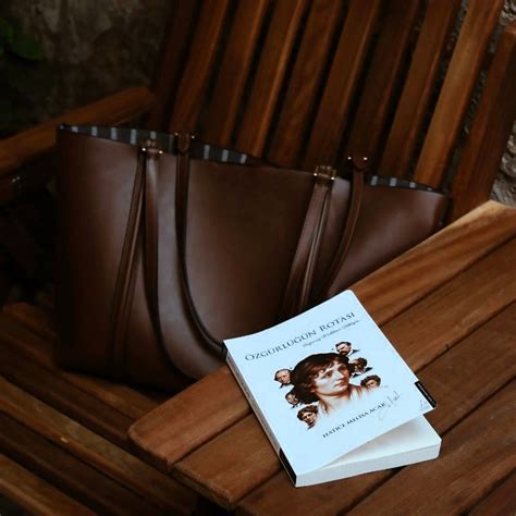 Essential & Luxury Travel Accessories & Kits Guide For Travellers ...