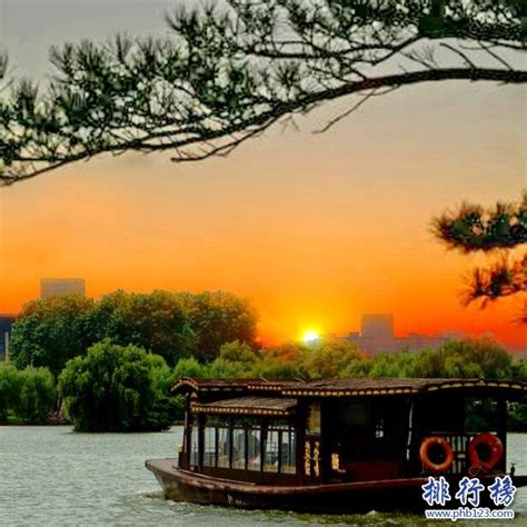 【携程攻略】岳阳南湖景点,南湖位于岳阳市城区的南郊，古称邕湖，湖水面积18000余亩。南湖风光…