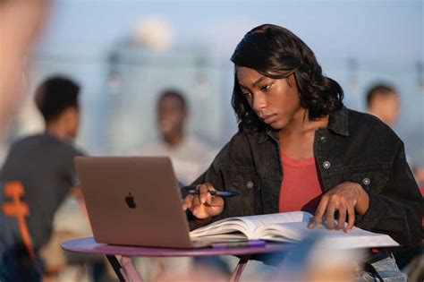 Rezultat imagine pentru M1 MacBook Air Max Tech