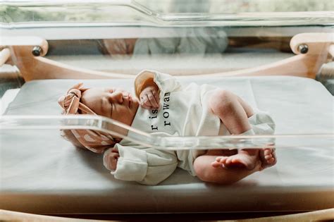 How To Keep Newborn Awake During Breastfeeding - Moovari