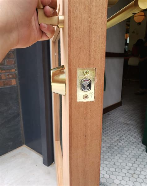Lock Set Installation 的图像结果