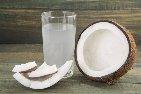 Agua de coco ¡Saludable y refrescante! - (Propiedades + beneficios)