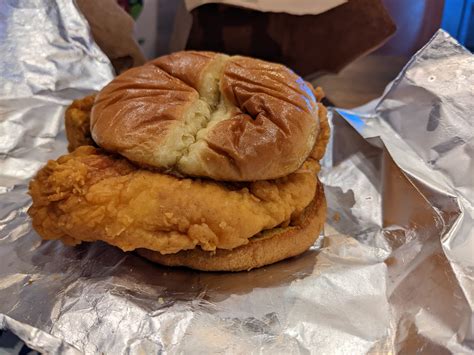Food Review: Zaxby's Signature Chicken Sandwich