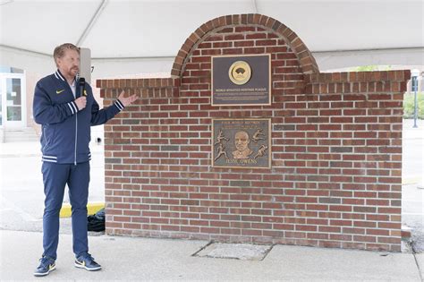 New Jesse Owens plaque dedicated outside University of Michigan’s Ferry Field - mlive.com