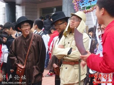 沈阳1所中学学生穿着日军军服参加校运会(组图)_新闻中心_新浪网