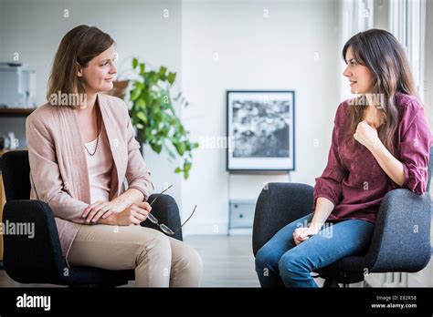 Two-Person Conversation 的图像结果