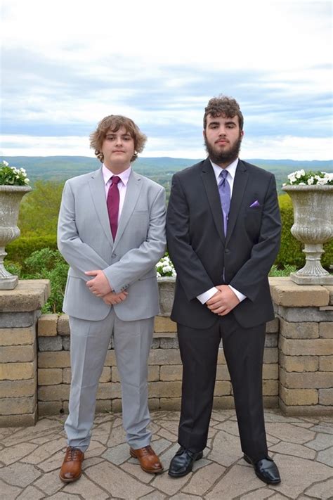 2024 Prom Photos: Hampshire Regional Prom at Log Cabin in Holyoke, MA ...