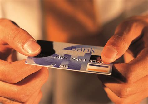 定期存款有卡吗（去银行存定期，存单、存折与银行卡，选择哪个更合适？） | 说明书网