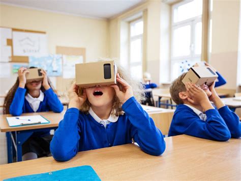 Extending English learning beyond class: The power of online platforms