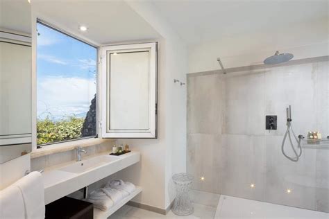 Capri Villa on Spectacular Clifftop, Amalfi Coast, Italy– Icon Private ...