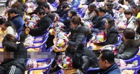 韩国高中为世越号遇难高中生举行毕业典礼 现场照片催人泪下_国际新闻_海峡网