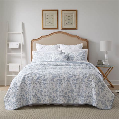 Amazon.com: Laura Ashley- King Quilt Set, Cotton Reversible Bedding Set ...