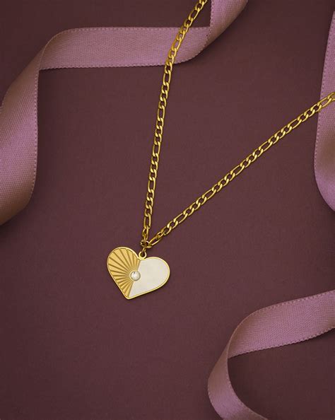 18kt Gold Plated CZ Shell Heart Pendant and Chain – Carlton London Online