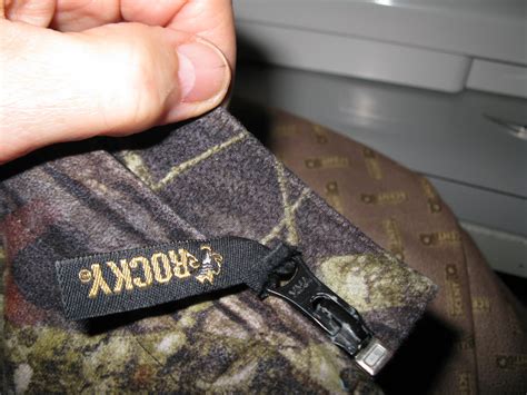 How to Zip a Coat 的图像结果