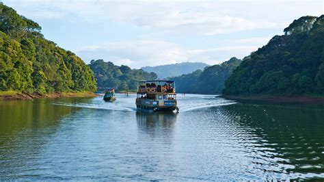 South India In Summer: Hill Stations, Beaches, Backwaters & Waterfalls 2024