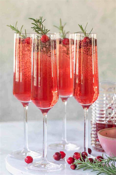9 Sparkling New Year's Eve Champagne Cocktail Recipes