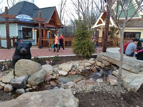 Yummy Pie and/or BLUEBELL Ice cream Fix on a Mountain High - Reviews ...