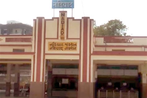 Janshatabdi train stops at Nadiad junction, passengers will be able to ...