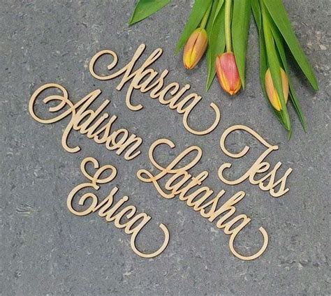 Cartellini di legno per i posti a sedere di matrimonio, cartelli con ...