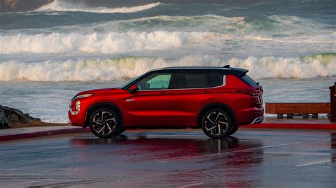 2025 Outlander PHEV | Landmark Mitsubishi