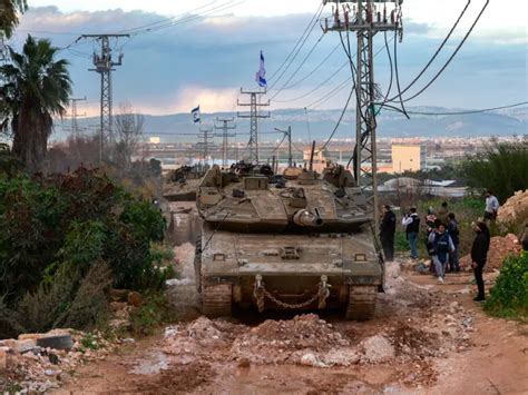 Israeli tanks enter West Bank after 23 years 40,000 refugees flee camps ...