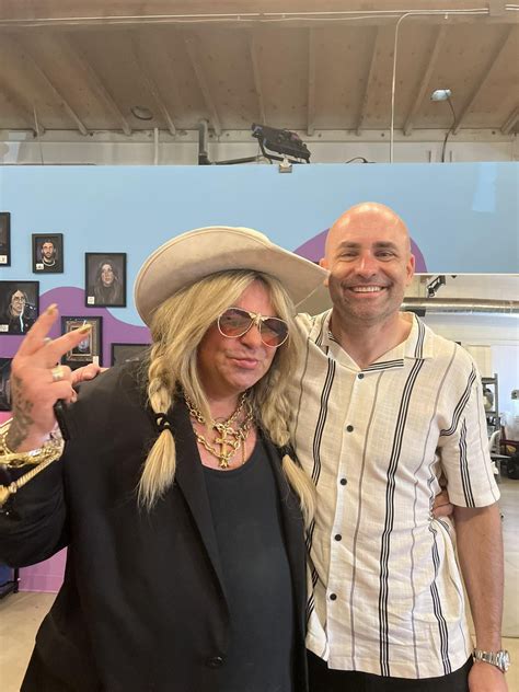 We saw you across from the bar and really dig your vibe : r/h3h3productions