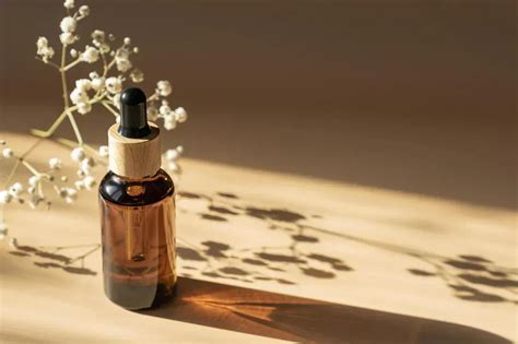 Hyaluronic Acid Serum in Your 20s, 30s, 40s, and Beyond: A Complete Gu