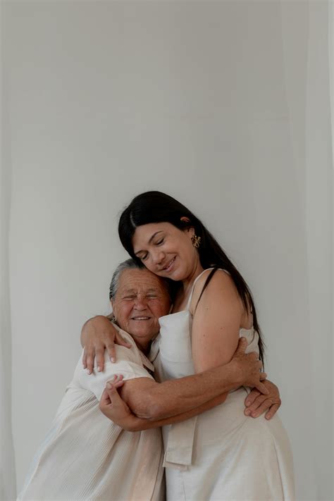 Bing Search Engine Women 的图像结果