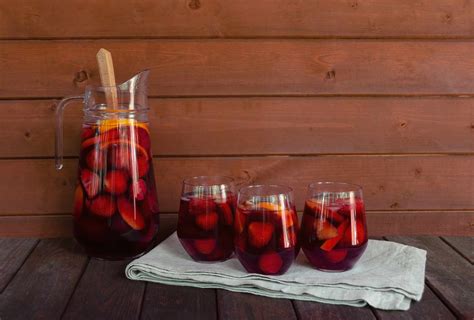 15 Refreshing Spanish Drinks