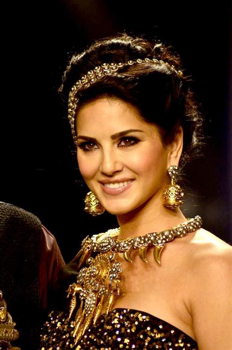 Sunny Leone Biography, Wiki, Dob, Age, Height, Weight, Affairs and More