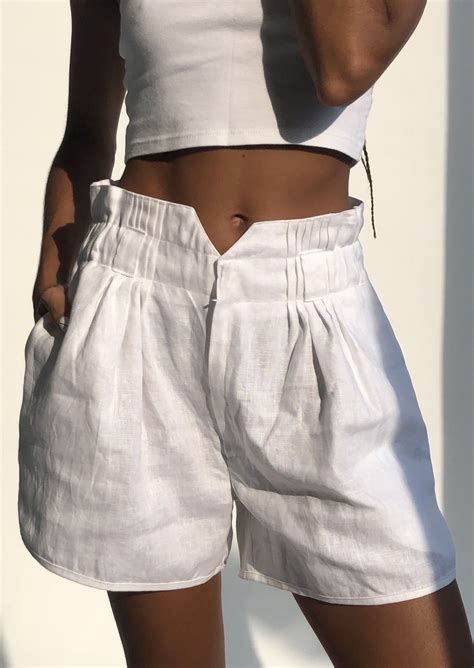 WHITE LINEN SHORTS | EASY TO WEAR BEACH SHORTS