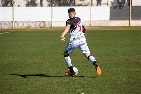 The Man Playing Ball 的图像结果