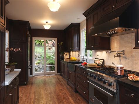 14 Interesting Dark Brown Kitchen Cabinets for a Timeless Look – La Urbana
