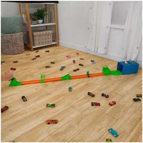 Hot Wheels Toxic Super Jump Track Set – Krazy Caterpillar