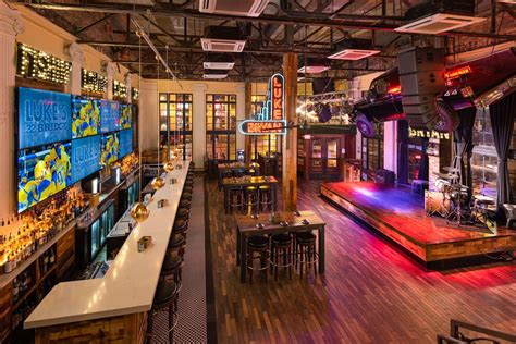 Country Music and Cold Beer: Honky Tonk Bars in Nashville
