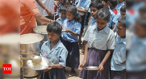 Karnataka: Midday meal rations to be distributed in two phases | Gohash