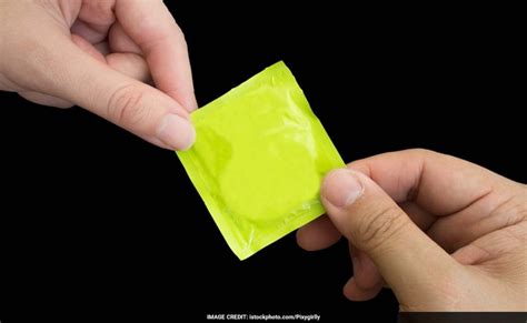 World Contraception Day 2024: प्रेग्नेंसी रोकने के लिए कंडोम, गोलियां ...