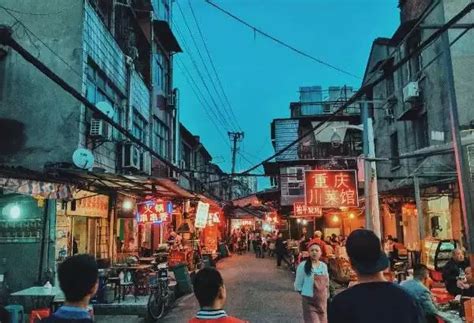武昌著名街道-楚河汉街夜景高清图片下载-正版图片500692587-摄图网