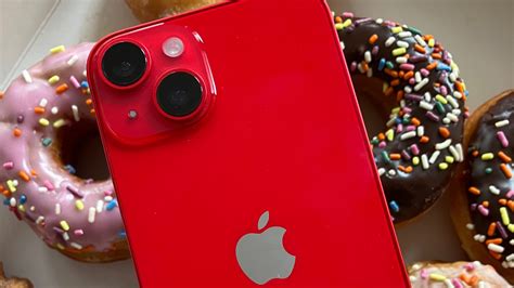 Gorgeous (PRODUCT)RED mid-season iPhone 15 revamp teased as attentions ...